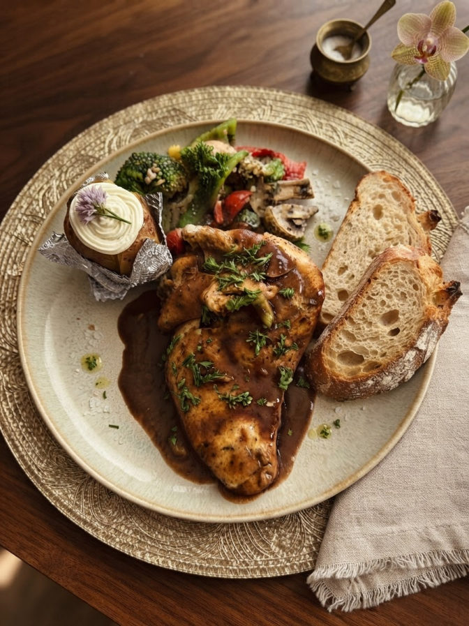 Grilled chicken with sauce and vegetables